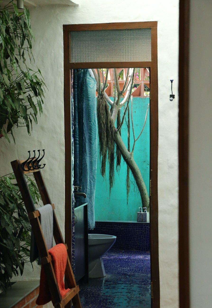 BATHROOM_894X1300.jpg