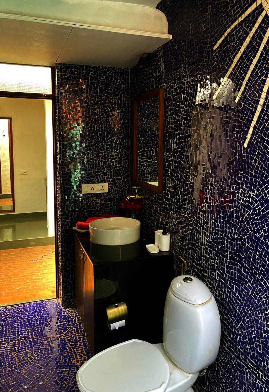Bathroom2_894X1300.jpg